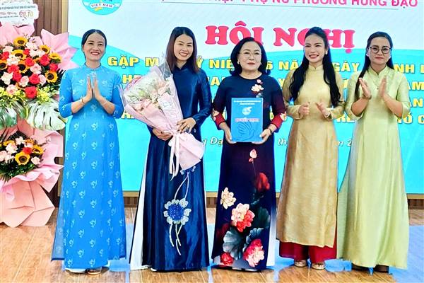 Ra mắt Câu lạc bộ Nữ doanh nhân phường Hưng Đạo nhân dịp Kỷ niệm 96 năm Ngày thành lập Hội LHPN Việt Nam