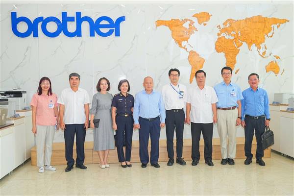 Chủ tịch UBND thành phố Đỗ Thành Trung thăm và làm việc tại Công ty TNHH Công nghiệp Brother Việt Nam