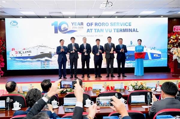 Công ty Cổ phần Cảng Hải Phòng Kỷ niệm 10 năm đón chuyến tàu RoRo đầu tiên cập Cảng Tân Vũ