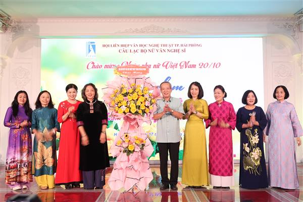Tọa đàm “Nữ văn nghệ sĩ: Gia đình và cảm hứng sáng tạo văn học nghệ thuật” chào mừng Ngày Phụ nữ Việt Nam 20/10