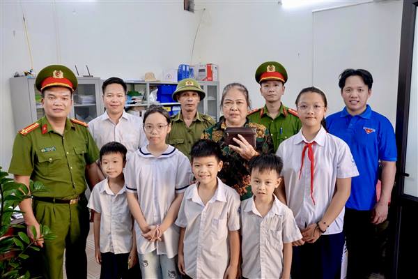 Lan tỏa câu chuyện đẹp về lòng trung thực của học sinh phường Bạch Đằng