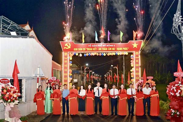 Phường Lê Ích Mộc khánh thành công trình điểm “Khu dân cư Đoàn kết - An toàn - Ấm no - Hạnh phúc”