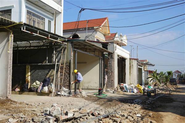 Người dân Kim Thành tự giác tháo dỡ công trình, chung tay bàn giao mặt bằng thi công đường ĐH09