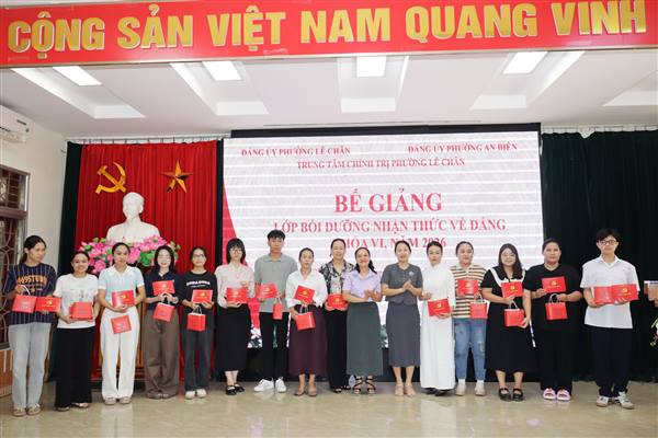 Trung tâm Chính trị Phường Lê Chân bế giảng Lớp bồi dưỡng nhận thức về Đảng khóa VI, năm 2026
