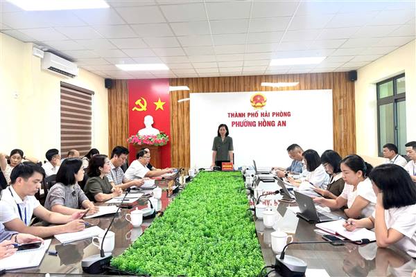 Đoàn giám sát Trung ương Hội LHPN Việt Nam làm việc với phường Hồng An về thực hiện Luật Bình đẳng giới năm 2006 và các văn bản hướng dẫn thi hành