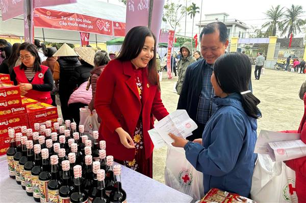 Chương trình “Chợ Tết nhân ái” Xuân Bính Ngọ 2026 tại xã Vĩnh Hòa