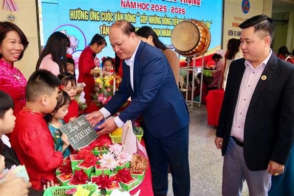 Ngày hội “Nuôi lợn siêu trọng” tại Trường Tiểu học Đinh Tiên Hoàng góp quỹ hơn 271 triệu đồng