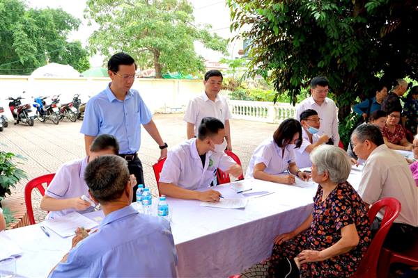 Phường An Dương khám sức khỏe định kỳ cho người cao tuổi theo Nghị quyết số 49/2025/NQ-HĐND của HĐND thành phố