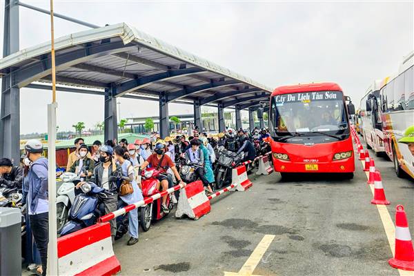 Tăng cường bảo đảm an toàn vận tải hành khách tuyến phà Đồng Bài – Cái Viềng
