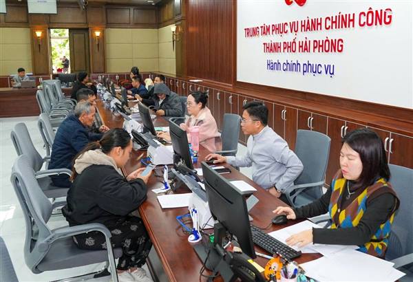 Triển khai Bộ tiêu chí “Công sở thân thiện”: Đổi mới mạnh mẽ lề lối làm việc, chuyển từ phương thức “mệnh lệnh hành chính” sang “phục vụ, hướng dẫn, vận động, thuyết phục”