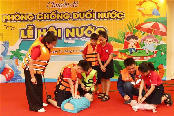 Chuyên đề Đội cấp thành phố “Phòng chống đuối nước - Lễ hội nước” tại Trường Tiểu học Hùng Vương, phường Hồng Bàng