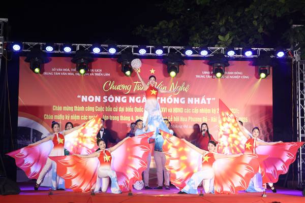 Hấp dẫn chương trình nghệ thuật “Non sông ngày thống nhất” tại phường Thành Đông