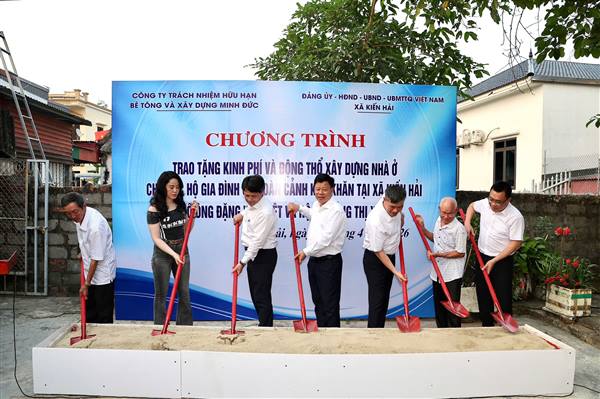 Trao hỗ trợ xây dựng nhà ở cho hộ cận nghèo tại xã Kiến Hưng và Kiến Hải