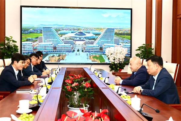 Chủ tịch UBND thành phố Đỗ Thành Trung tiếp xã giao Đoàn Lãnh đạo cấp cao Tập đoàn LG Việt Nam tại thành phố Hải Phòng