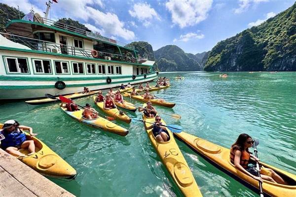 Tăng cường công tác quản lý nhà nước đối với hoạt động du lịch gắn với sông, hồ, vịnh và biển