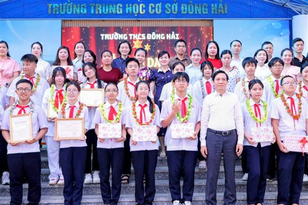 Trường THCS Đông Hải tổng kết năm học 2025 - 2026, biểu dương giáo viên và học sinh tiêu biểu