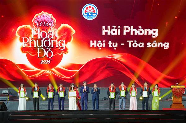 Công bố danh hiệu Đại sứ Du lịch, trao Quyết định công nhận Khu du lịch cấp tỉnh và Giấy chứng nhận các cơ sở du lịch đạt Tiêu chí Du lịch Xanh