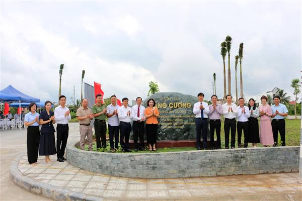 Phường An Dương gắn biển tên Vườn hoa Đặng Cương chào mừng kỷ niệm các ngày lễ lớn trong tháng 4 và tháng 5 năm 2026