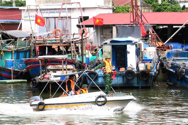 Chủ động ứng phó với mưa lớn, lốc, sét và gió mạnh trên biển