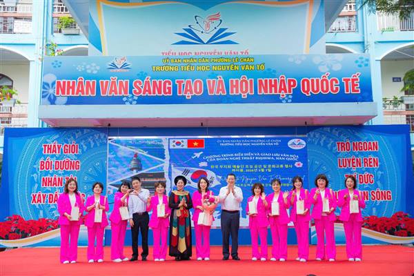 Giao lưu văn hóa Việt Nam – Hàn Quốc sôi nổi tại Trường Tiểu học Nguyễn Văn Tố