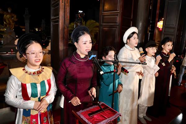 Canh hát cửa Đình tại Đình An Biên, lan tỏa giá trị Di sản ca trù