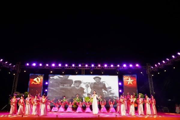 Rực rỡ Liên hoan Ca múa nhạc phường Đông Hải chào mừng Lễ hội Hoa Phượng Đỏ Hải Phòng 2026