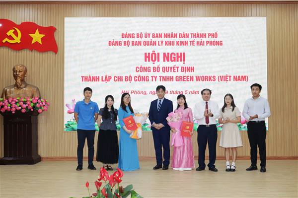Đảng ủy Ban Quản lý Khu kinh tế Hải Phòng công bố quyết định thành lập tổ chức đảng tại các doanh nghiệp trong Khu công nghiệp, Khu kinh tế