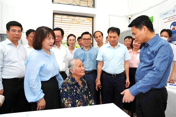 Đồng chí Bí thư Thành ủy Lê Ngọc Châu thăm, kiểm tra công tác khám sức khỏe định kỳ cho Người cao tuổi