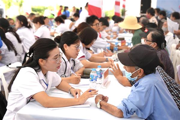 Phấn đấu từ năm 2026, người dân trên địa bàn thành phố được khám sức khỏe định kỳ hoặc khám sàng lọc miễn phí ít nhất 01 lần/năm