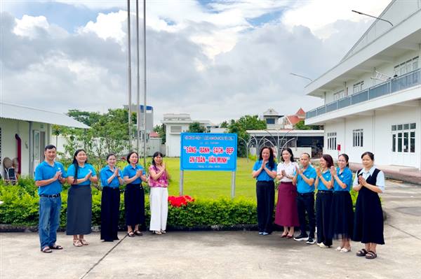 Gắn biển mô hình “Sáng - Xanh - Sạch - Đẹp - An toàn - Văn minh” tại Chi nhánh Công ty TNHH Seidenticker Việt Nam ở Hải Phòng