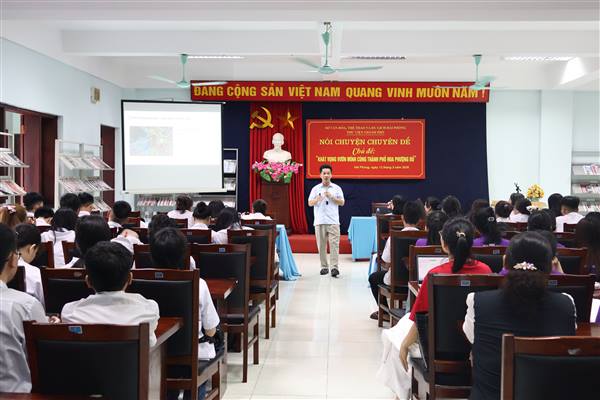 Đông đảo cán bộ, học sinh, sinh viên tham dự Chuyên đề “Khát vọng vươn mình cùng thành phố Hoa Phượng Đỏ”