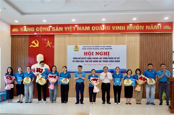Công đoàn phường Thủy Nguyên công bố Quyết định thành lập 05 Công đoàn cơ sở và chăm lo cho người lao động trong Tháng Công nhân