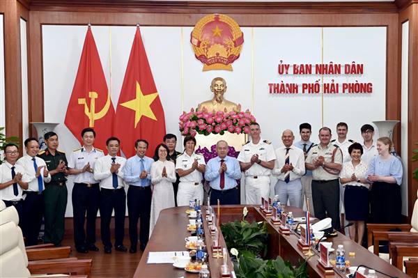 Chủ tịch UBND thành phố Đỗ Thành Trung tiếp Chuẩn Đô đốc và Đại sứ Vương quốc Hà Lan