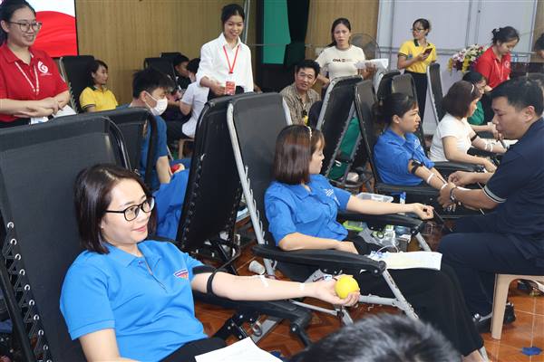 Tiếp nhận 272 đơn vị máu tại Ngày hội hiến máu tình nguyện “Tân Hưng ngàn trái tim hồng” năm 2026