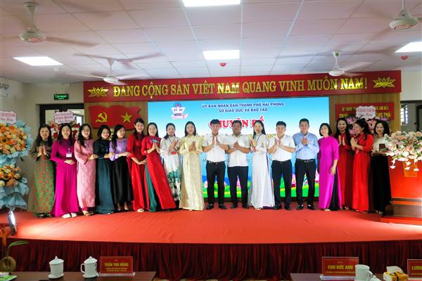 Chuyên đề cấp thành phố "Đổi mới tổ chức sân chơi trải nghiệm nhằm phát huy tính tích cực hoạt động của trẻ mẫu giáo"