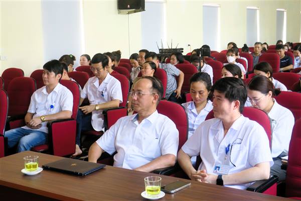Bệnh viện Mắt Hải Phòng nâng cao năng lực chẩn đoán và điều trị các bệnh về mắt cho hơn 100 cán bộ y tế tuyến cơ sở thuộc khu vực An Lão