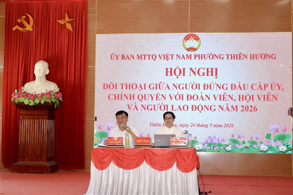 Người đứng đầu cấp ủy, chính quyền phường Thiên Hương đối thoại với đoàn viên, hội viên và người lao động