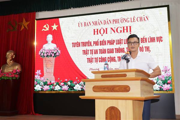 Phường Lê Chân ra quân tăng cường xử lý vi phạm trật tự giao thông, đô thị và vệ sinh môi trường trên các tuyến Cầu Đất, Lạch Tray