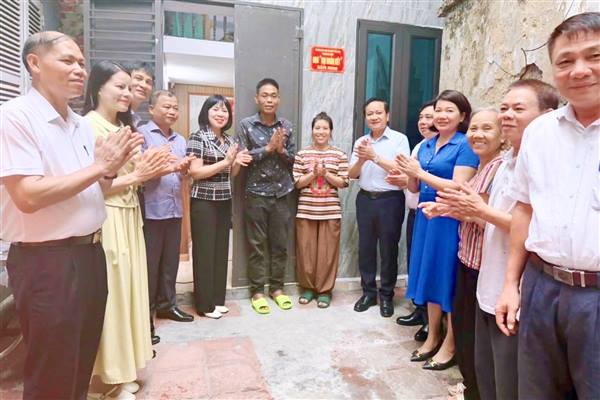 Khánh thành sửa chữa nhà “Đại đoàn kết” cho các gia đình thuộc hộ cận nghèo trên địa bàn phường An Biên