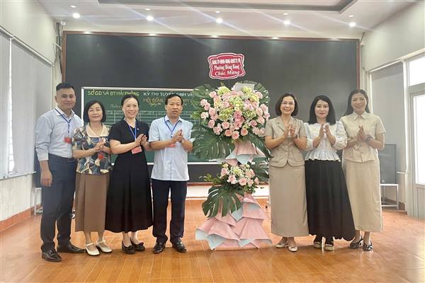 Lãnh đạo phường Hồng Bàng thăm, động viên các Hội đồng thi tuyển sinh lớp 10 THPT, năm học 2026 - 2027 trên địa bàn