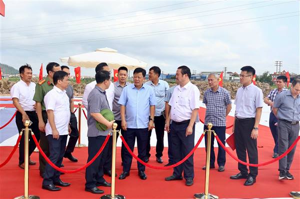 Phó Chủ tịch UBND thành phố Lê Trung Kiên kiểm tra công tác chuẩn bị tổ chức khởi công một số dự án, công trình 