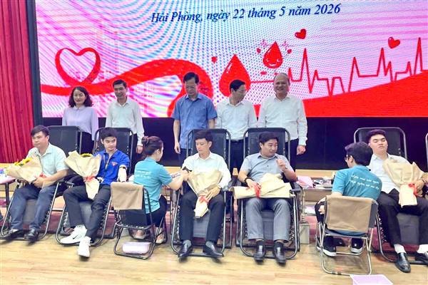 Hơn 200 cán bộ, công chức, viên chức, người lao động Khối thi đua số 2 tham gia "Ngày hội hiến máu tình nguyện” 