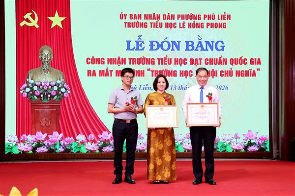 Trường Tiểu học Lê Hồng Phong đón Bằng công nhận đạt chuẩn Quốc gia và ra mắt mô hình “Trường học xã hội chủ nghĩa”