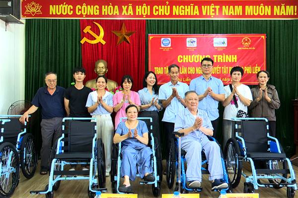  Phường Phù Liễn trao tặng xe lăn cho 50 người khuyết tật có hoàn cảnh khó khăn