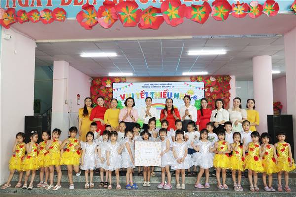 Phường Hồng Bàng thăm và tặng quà các cháu thiếu nhi nhân Ngày Quốc tế Thiếu nhi 1/6