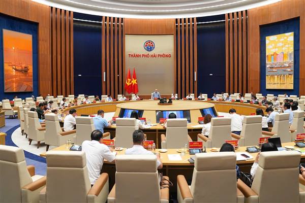 Phiên họp thường kỳ thành phố tháng 4: Tập trung vào các nhiệm vụ trọng tâm, quyết tâm thực hiện thắng lợi các mục tiêu phát triển kinh tế - xã hội năm 2026