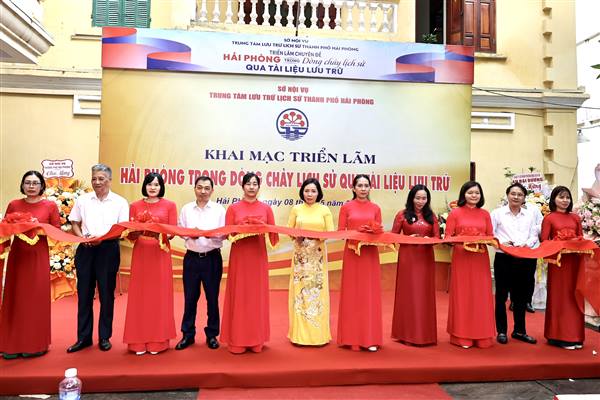 Khai mạc Triển lãm “Hải Phòng trong dòng chảy lịch sử qua tài liệu lưu trữ”