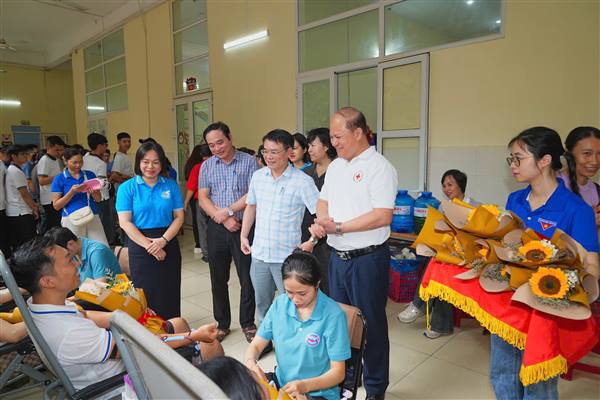 Phát động chiến dịch “Những giọt máu hồng - Hè năm 2026” 