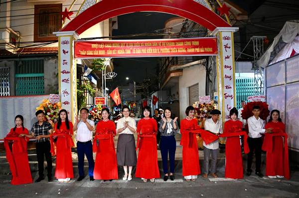 Phường Thiên Hương khánh thành công trình "Thắp sáng văn minh - Gắn kết nghĩa tình" 