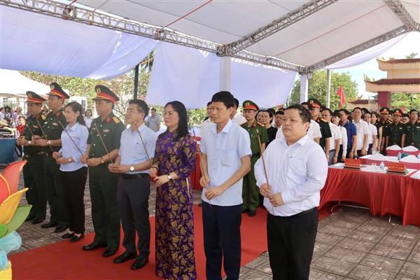 Xã An Lão tổ chức làm điểm lấy mẫu sinh phẩm hài cốt liệt sĩ chưa xác định danh tính tại Nghĩa trang liệt sĩ Tân Dân